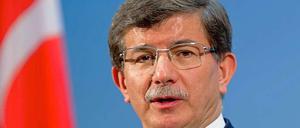 Der türkische Außenminister Ahmet Davutoglu schließt eine künftige Zusammenarbeit mit syrischen Regierungsmitgliedern nicht aus, solange diesen kein Blut an den Händen klebt. 