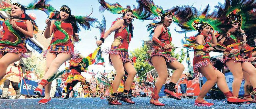 Alles so schön bunt hier. Beim Kulturkarneval zeigt sich Berlin von seiner vielseitigen Seite. Doch erstmals machen weniger Gruppen mit als im Vorjahr. Und es gibt Proteste in eigener Sache.