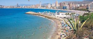 Lückenlos bebaut – die spanische Südküste im Touristenzentrum Benidorm.