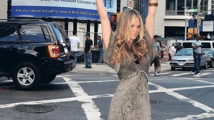 Soll ganz groß werden. Moderatorin und Model Molly Sims bewirbt in New York das Kokosgetränk, das als Wasser der Schönen und Sportlichen die Welt erobern soll.
