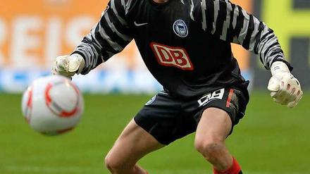 Polyvalent: Fabian Lustenberger hat auch schon einmal im Tor der Hertha gestanden. 2010 gegen 1860 München war das, nachdem Torwart Marco Sejna zuvor mit einer roten Karte vom Platz gestellt worden war.