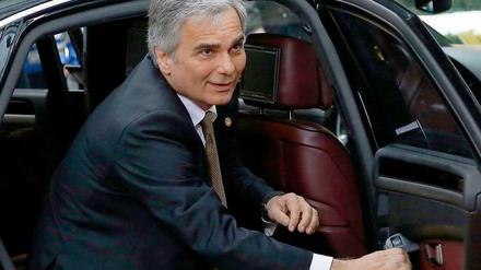 Österreichs Bundeskanzler Werner Faymann will das Bankgeheimnis in seinem Land nur Schritt für Schritt preisgeben.