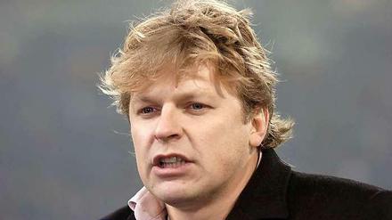 Youri Mulder gibt ein Interview.