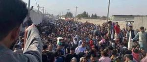 General view showing people near the airport in Kabul, Afghanistan, August 19, 2021, in this picture obtained from social media. Picture taken August 19, 2021. OMAR HAIDARI/via REUTERS ATTENTION EDITORS - THIS IMAGE HAS BEEN SUPPLIED BY A THIRD PARTY. MANDATORY CREDIT.