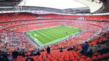 Innensicht auf die Tribünen des Wembley-Stadions.
