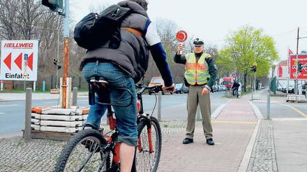 Radler nur mit Fanta? Ab 1,6 Promille gelten Radler als absolut fahruntüchtig. Schon leichte Schlangenlinien und 0,3 Promille reichen aber, dann ist es eine Straftat. 