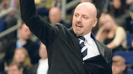 Er darf dirigieren. Sasa Obradovic steht weiter bei Alba an der Seitenlinie. Foto: dpa
