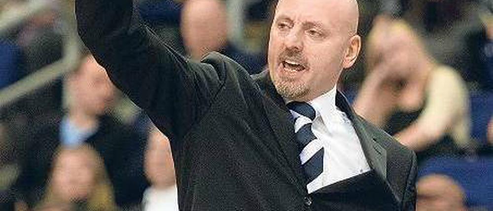 Er darf dirigieren. Sasa Obradovic steht weiter bei Alba an der Seitenlinie. Foto: dpa