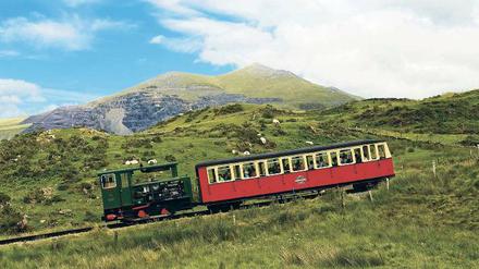 Aufwärts schieben, abwärts ziehen. So funktioniert die Zahnradlok der Snowdon Mountain Railway, die den Waggon zum Gipfel bringt.