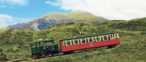 Aufwärts schieben, abwärts ziehen. So funktioniert die Zahnradlok der Snowdon Mountain Railway, die den Waggon zum Gipfel bringt.