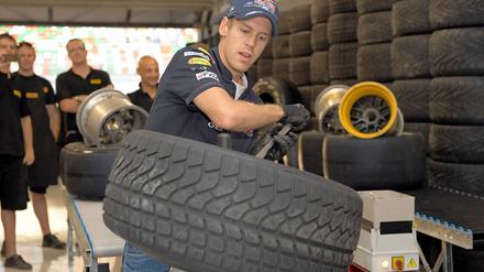 Immer Arbeit mit den Reifen für Weltmeister Sebastian Vettel. 