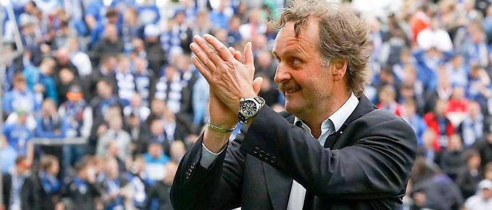 Bitte löschen: Peter Neururer hat beim VfL Bochum den Brandherd namens drohender Abstieg erfolgreich beseitigt.