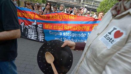 Schon seit einem Jahr protestieren Anwohner am Kottbusser Tor gegen zu hohe Mieten.