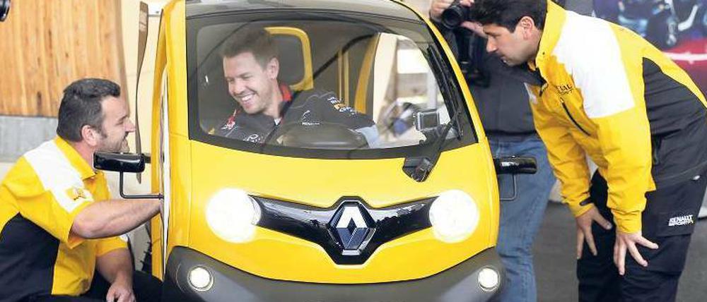 Vom Rennwagen zum Elektroauto. Formel-1-Pilot Sebastian Vettel testete vergangene Woche den Twizy von Renault.