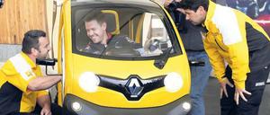 Vom Rennwagen zum Elektroauto. Formel-1-Pilot Sebastian Vettel testete vergangene Woche den Twizy von Renault.