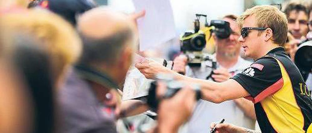 Pokerface. Kimi Räikkönen braucht eigentlich keine Sonnenbrille, um geheimnisvoll zu wirken. Foto: AFP