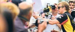 Pokerface. Kimi Räikkönen braucht eigentlich keine Sonnenbrille, um geheimnisvoll zu wirken. Foto: AFP
