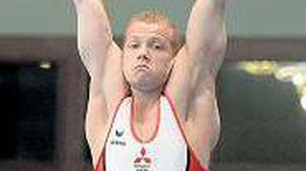 Hängepartie. Fabian Hambüchen verpasste erstmals seit 2005 einen nationalen Meistertitel in einem Gerätefinale. Foto: dpa