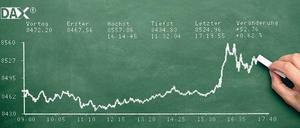 Banken und Versicherungen schicken Mitarbeiter in die Schulen.