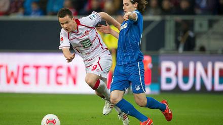 Ins Leere gelaufen. Lauterns Baumjohann (links) im Duell mit Rudy.