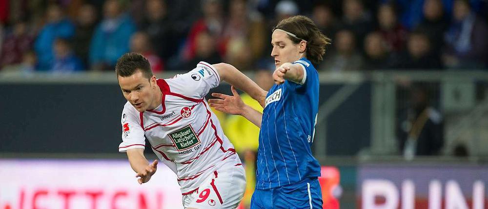 Ins Leere gelaufen. Lauterns Baumjohann (links) im Duell mit Rudy.