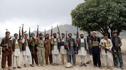 Mitglieder einer lokalen afghanischen Polizeieinheit posieren vor einem Training in der Region Nangarhar.