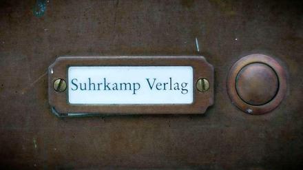 Klingelschild an der Berliner Suhrkamp-Villa.