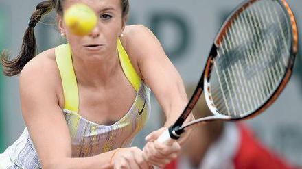 Aufgestiegen. Annika Beck gewann 2012 den Juniorinnenwettbewerb bei den French Open in Paris. In diesem Jahr tritt sie erstmals bei den Frauen an – und überstand ihr Auftaktspiel problemlos. Foto: AFP