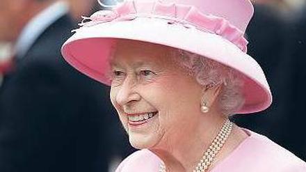 Strahlt wie früher. Die Queen bei einer Gartenparty am Donnerstag. Foto: Reuters