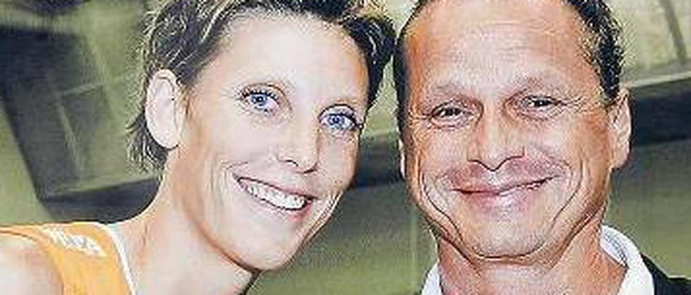 Die Volleyballerin Ingrid Visser und ihr ebenfalls ermordeter Lebensgefährte Lodewijk Severein auf einem Suchplakat. 