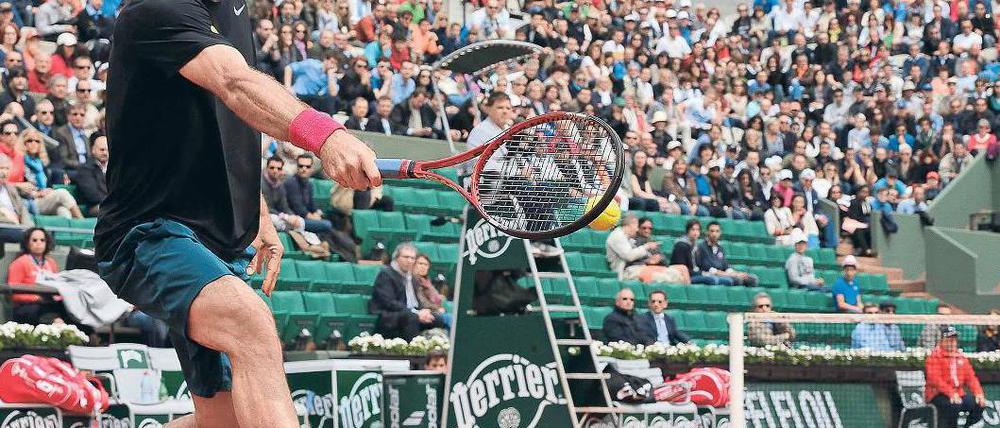 Im Sauseschritt. Haas benötigte für den Sieg über den Russen Michail Juschni nicht einmal 90 Minuten. In der Runde zuvor hatte er noch stundenlang mit dem US-Amerikaner John Isner gerungen und dreizehn Matchbälle gebraucht. Foto: Reuters