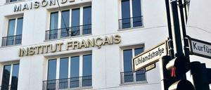 Französischer Ku’damm. Im Maison de France gibt es – bislang – nicht nur Sprachkurse, sondern auch Theateraufführungen und andere kulturelle Veranstaltungen. Und es laufen natürlich Filme im Kino Cinema Paris im Erdgeschoss.
