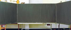 Leere Tafel in einem Klassenzimmer.