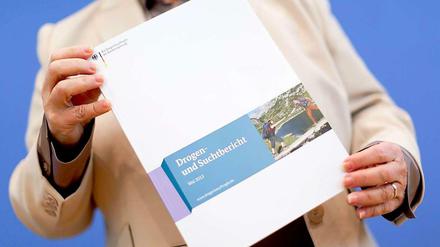 Der aktuelle Suchtbericht der Bundesregierung, vorgestellt am 29.05. von der Drogenbeauftragten Mechthild Dyckmans.