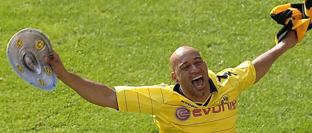 Dede spielte 13 Jahre lang für Borussia Dortmund und wurde zweimal Deutscher Meister. Ist er der beste Linksverteidiger in der Bundesliga-Geschichte?