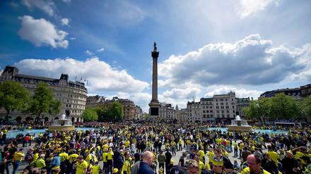 London fest in deutscher Hand. Am Trafalgar Square versammelten sich die BVB-Fans am Nachmittag, bevor sie richtig Stadion zogen.