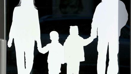 Zwei reichen nicht. Erst ab vier Kindern zahlen Familien in die Krankenversicherung tatsächlich weniger ein, als sie herausbekommen.