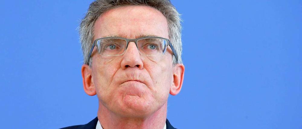 Verteidigungsminister Thomas de Maizière sieht die Fehler in der Euro-Hawk-Affäre bei anderen.