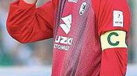 Der Duft der Handschuhe. Richard Golz trainiert künftig die Berliner Keeper.