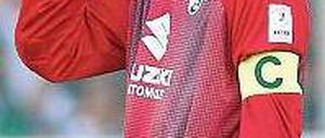 Der Duft der Handschuhe. Richard Golz trainiert künftig die Berliner Keeper.