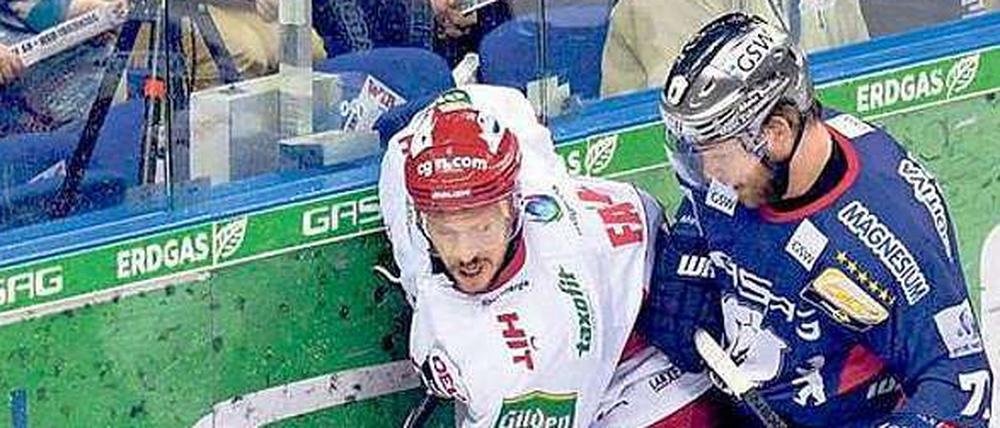 Hart am Mann. Katic (r.) in der vergangenen Finalserie gegen Kölner Falk.