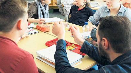 Engagiert. Neuen pädagogischen Konzepten für ihre Schulen widmen sich Rektoren gern, aufwändige Leistungstests organisieren sie ungern, ergab eine Umfrage.