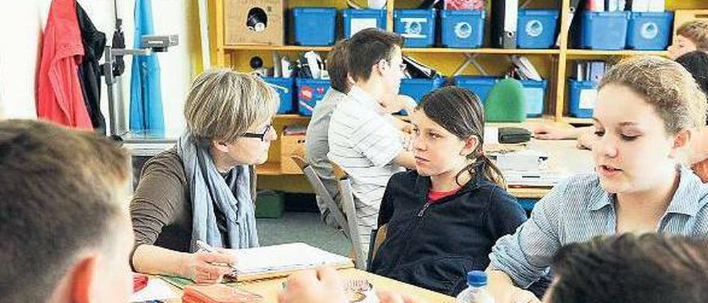 Engagiert. Neuen pädagogischen Konzepten für ihre Schulen widmen sich Rektoren gern, aufwändige Leistungstests organisieren sie ungern, ergab eine Umfrage.