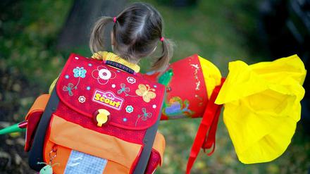 Es werden nach wie vor Berliner Kinder früh eingeschult - die Folgen sollen nun geprüft werden.