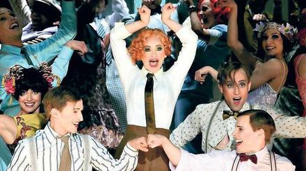 A star is born. Katharine Mehrling (Mitte) in der Rolle der Daisy Darlington.