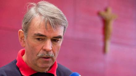 Gustl Mollath vor dem bayerischen Landtag.