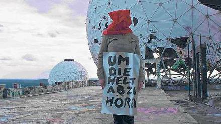Wozu Poesie? Sabine Scho hat auf dem Berliner Teufelsberg ihre Antwort gefunden. 