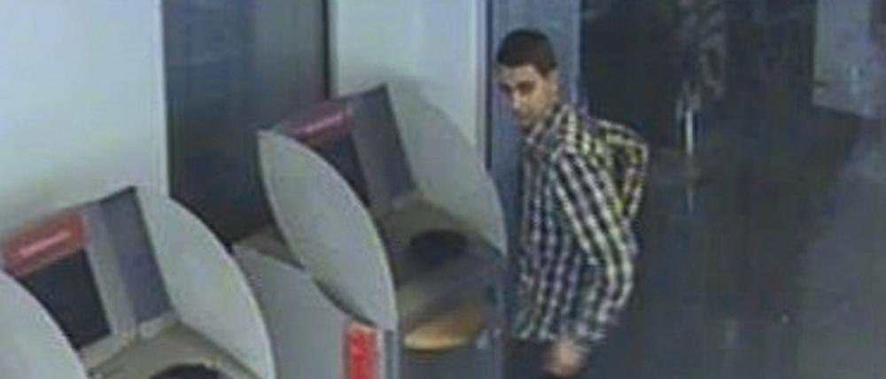 Dieser Tatverdächtige wird von der Polizei gesucht.