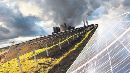 Woher kommen die Solarmodule? Dem Betreiber dieser Solaranlage im im nordrhein-westfälischen Inden dürfte das ziemlich egal sein. Preis und Qualität sind entscheidend. Foto: dpa
