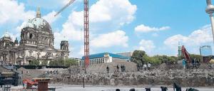Operation am offenen Herzen. Mitten in der alten Stadtmitte wird das Schloss als Neubau mit Fassadenteilen wieder entstehen.